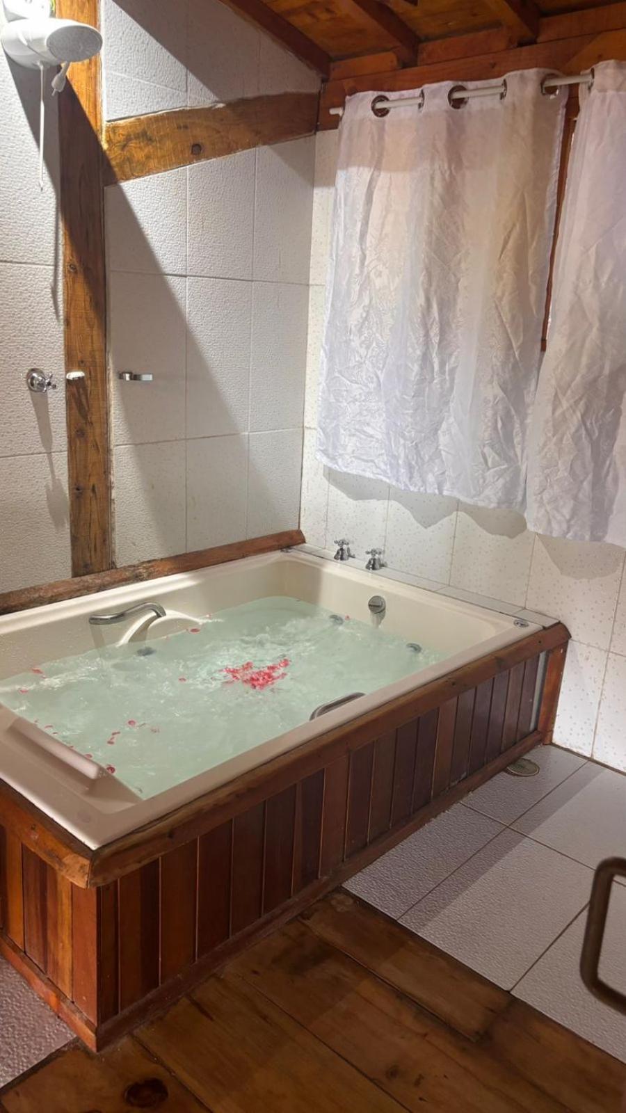 Suite Rustica Aconchego - Com Banheira De Hidromassagem Кампус-ду-Жордан Екстер'єр фото