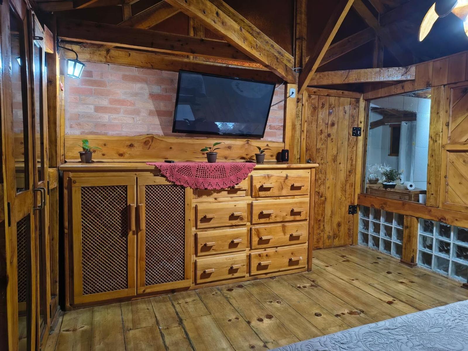 Suite Rustica Aconchego - Com Banheira De Hidromassagem Кампус-ду-Жордан Екстер'єр фото